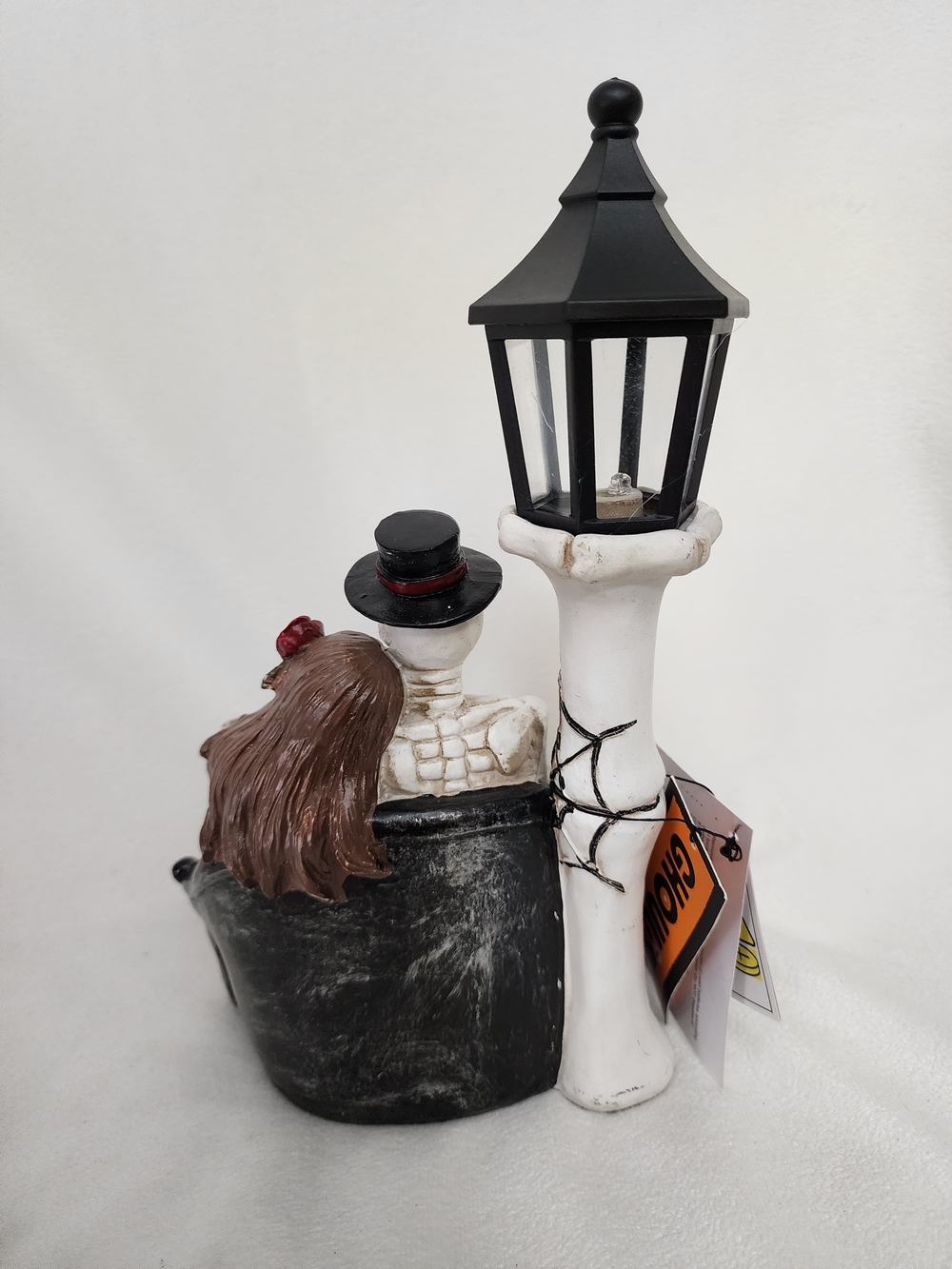 HALLOWEEN SKELETON ON A PARK BENCH AND LIGHTUP LAMP POST - Picture 7 of 7